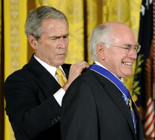 john-howard-gets-Presidential-Medal-of-Freedom-from-george-bush