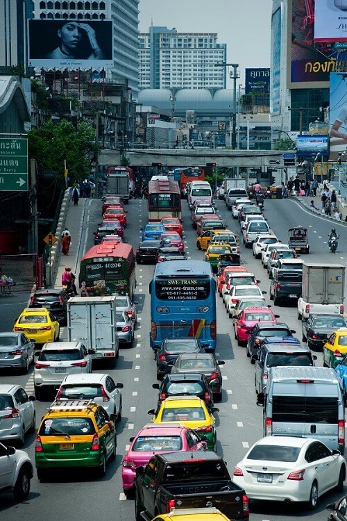 traffic-jam-with-all-traffic-moving-less-than-20kph